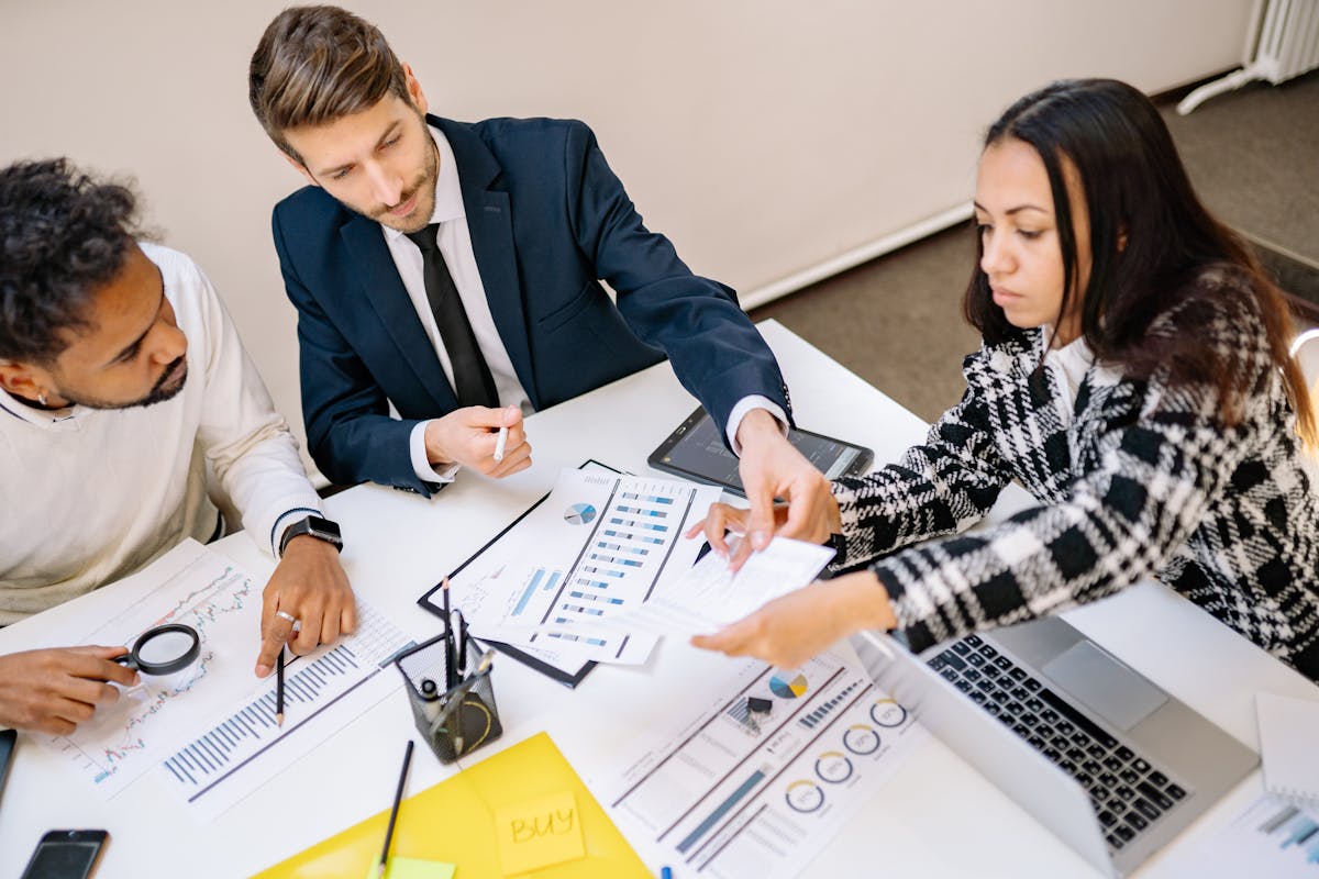 Beitragsbild: SEO oder SEA: Wann lohnt sich was – und wann beides?